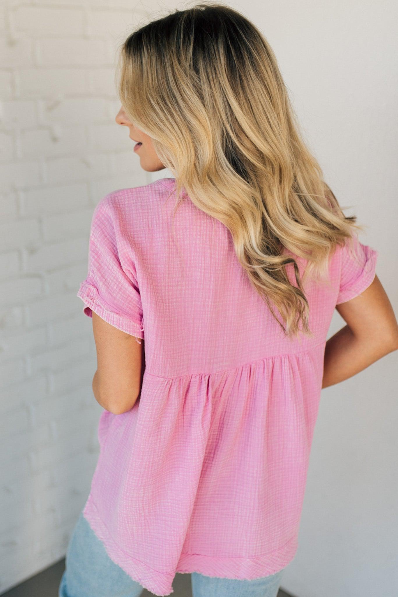 BLONDE WOMAN WEARING A WASHED DOUBLE GAUZE 3/4 BUTTON HENLEY NECK SHIRT.