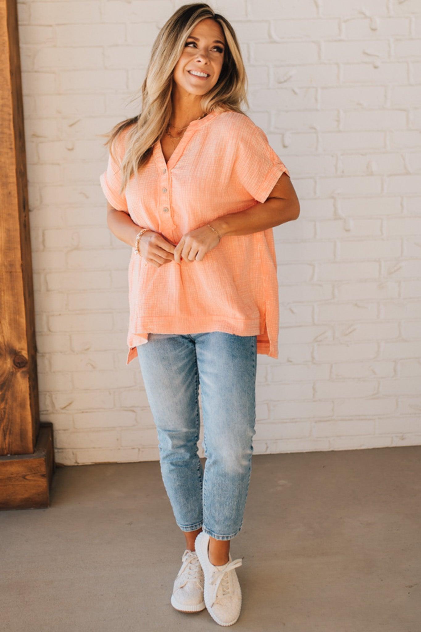 BLONDE WOMAN WEARING A WASHED DOUBLE GAUZE 3/4 BUTTON HENLEY NECK SHIRT.