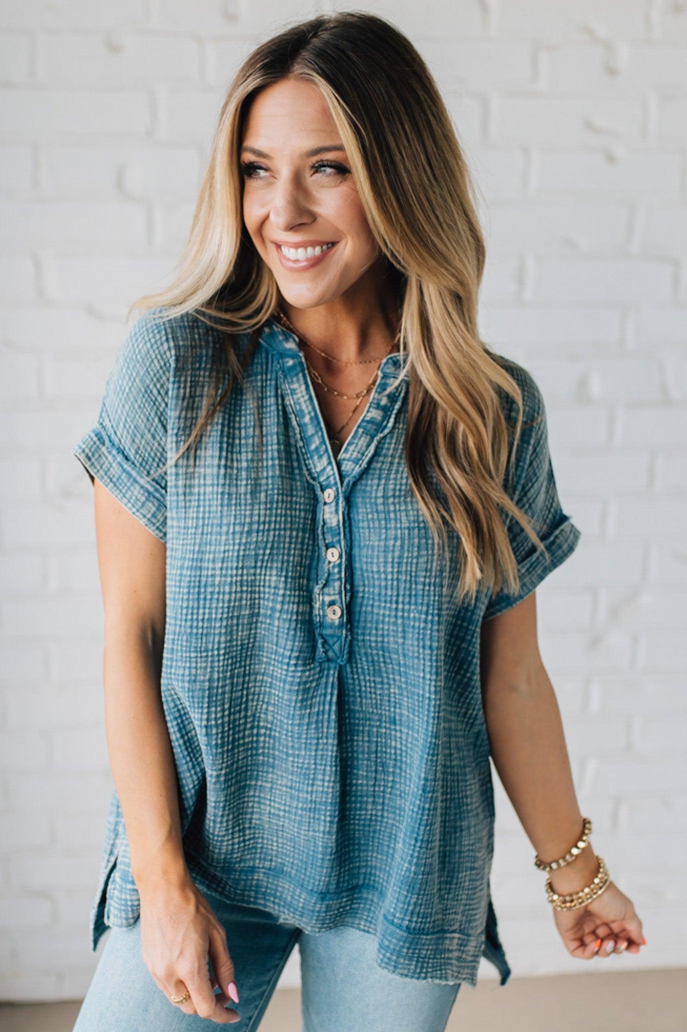 BLONDE WOMAN WEARING A WASHED DOUBLE GAUZE 3/4 BUTTON HENLEY NECK SHIRT.