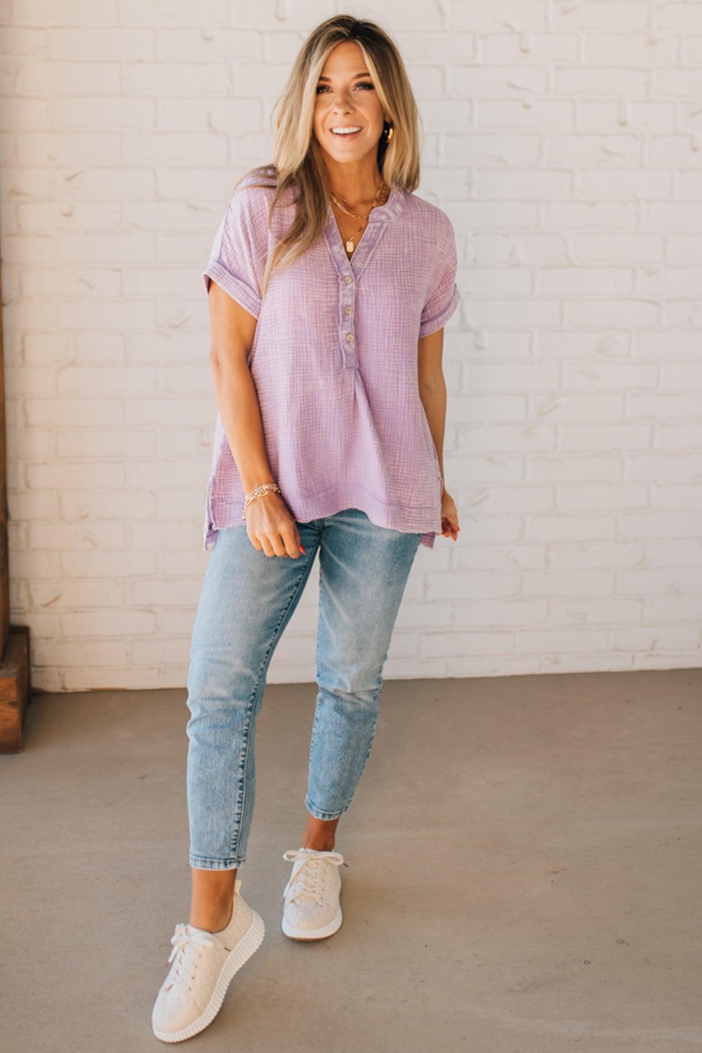 BLONDE WOMAN WEARING A WASHED DOUBLE GAUZE 3/4 BUTTON HENLEY NECK SHIRT.