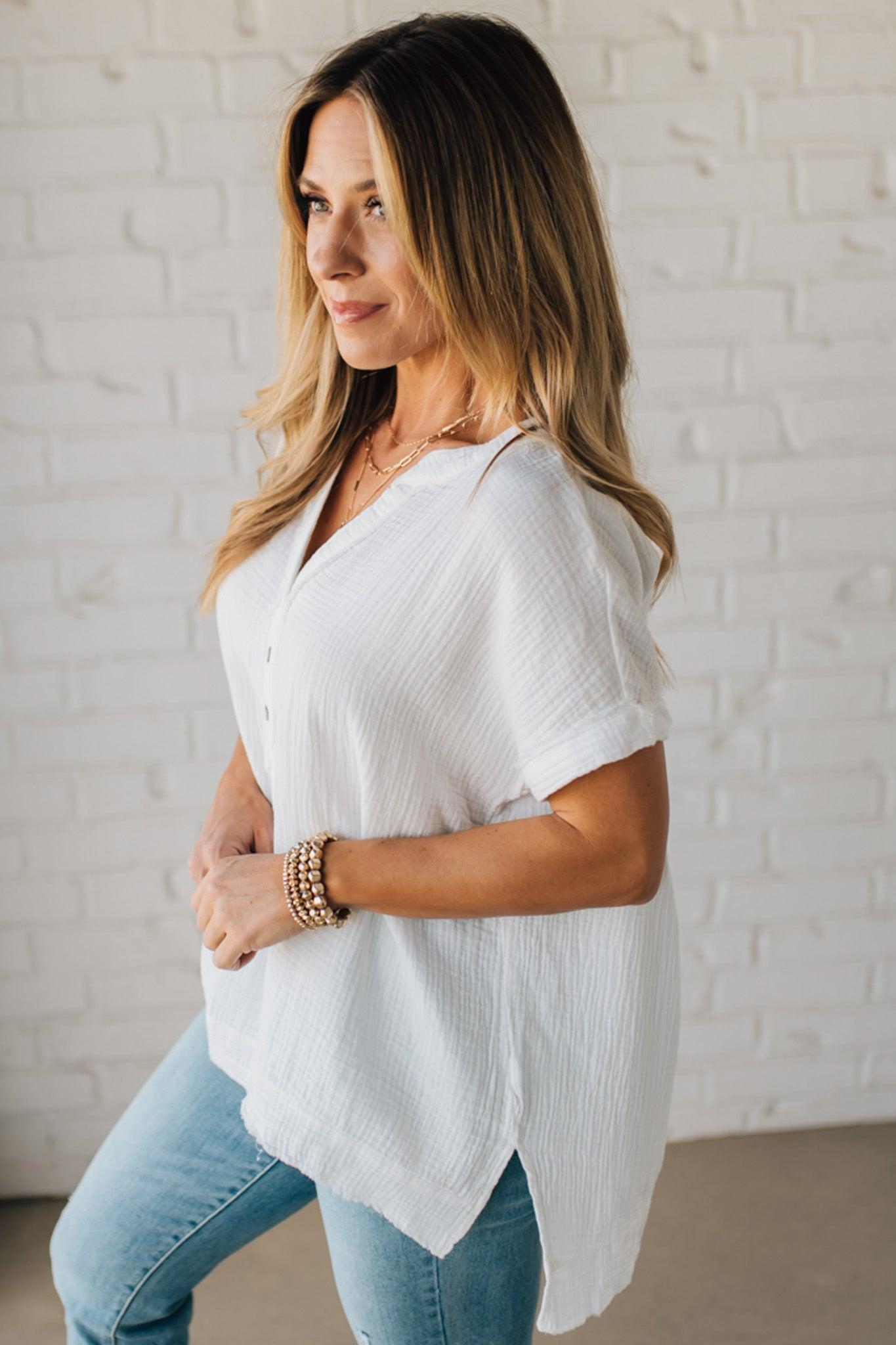 BLONDE WOMAN WEARING A WASHED DOUBLE GAUZE 3/4 BUTTON HENLEY NECK SHIRT.