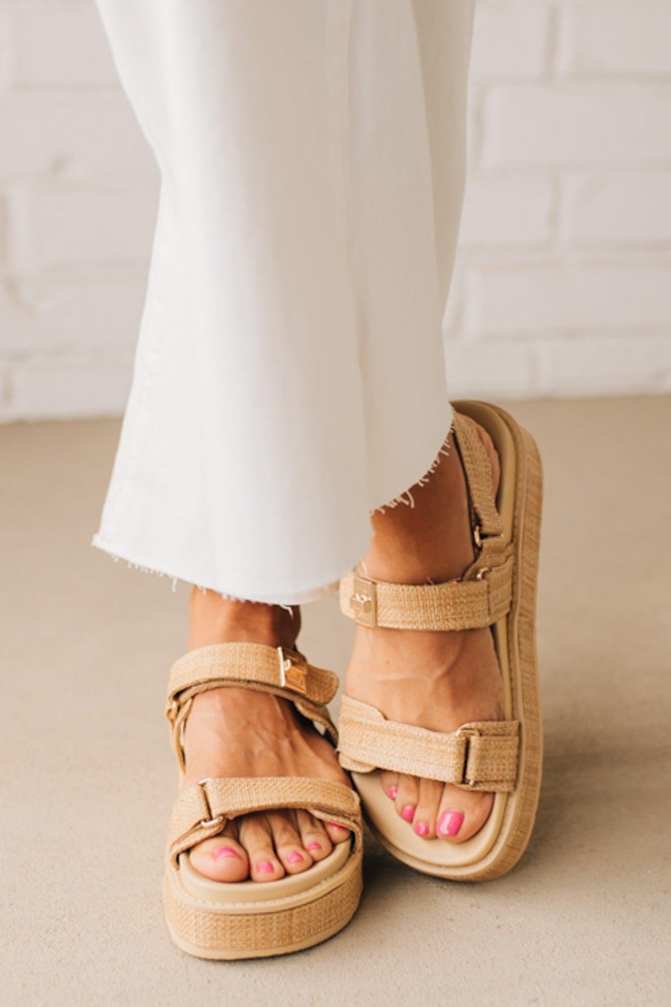WOMENS VELCRO SLINGBACK PLATFORM SANDALS WITH STRAW TEXTURE.