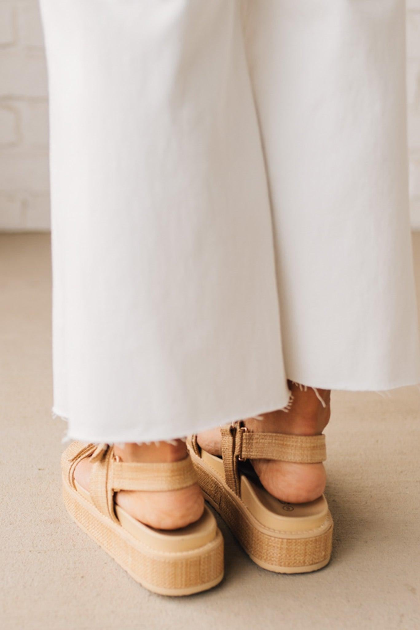 WOMENS VELCRO SLINGBACK PLATFORM SANDALS WITH STRAW TEXTURE.