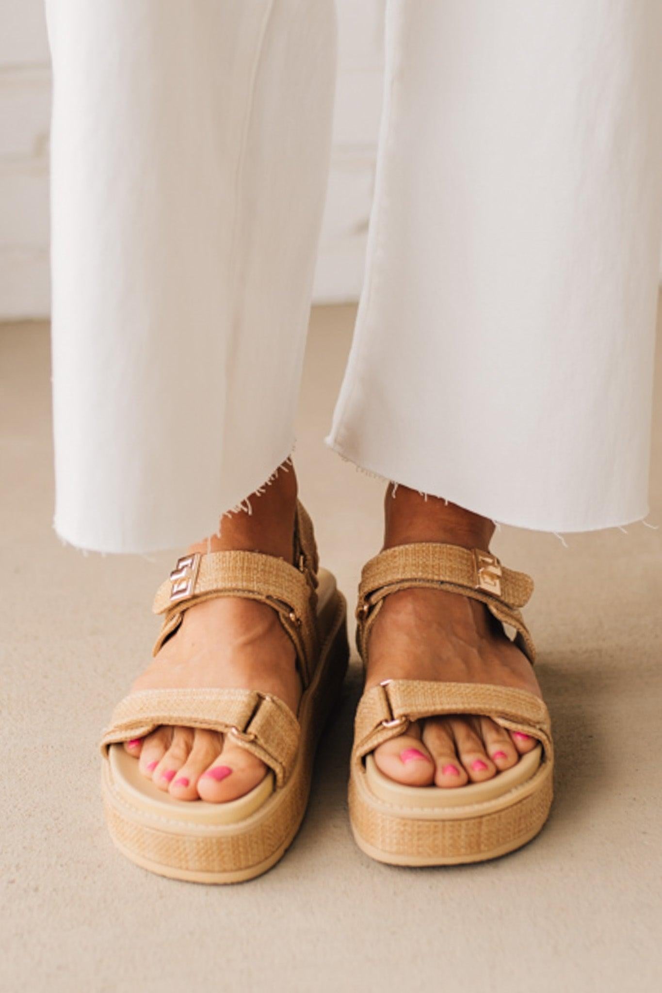 WOMENS VELCRO SLINGBACK PLATFORM SANDALS WITH STRAW TEXTURE.