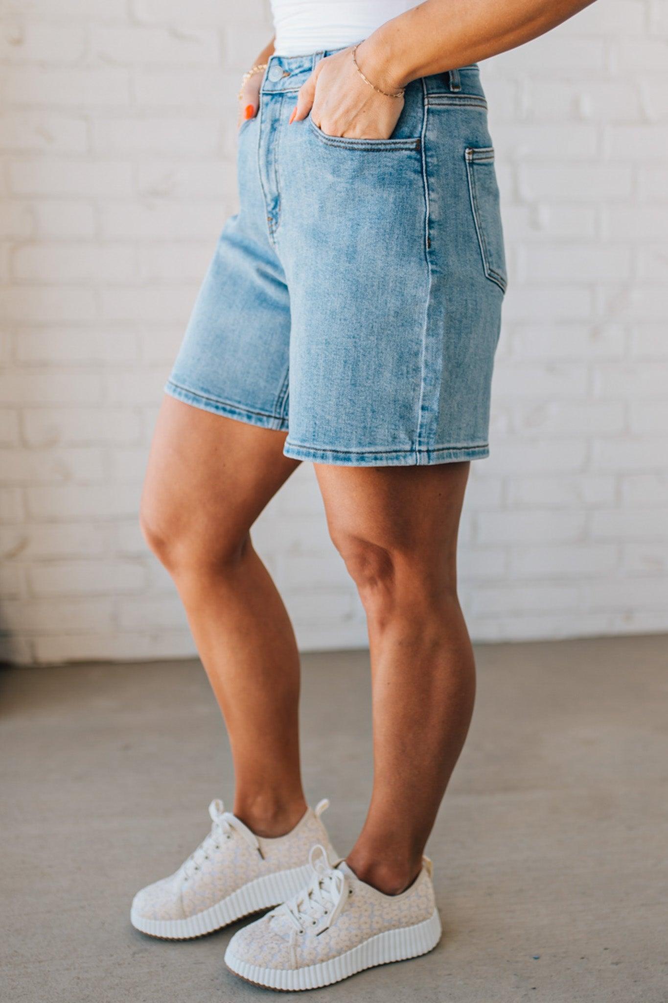 WOMAN WEARING STRETCH BLEND HIGH WAIST BERMUDA DENIM MOM SHORTS.
