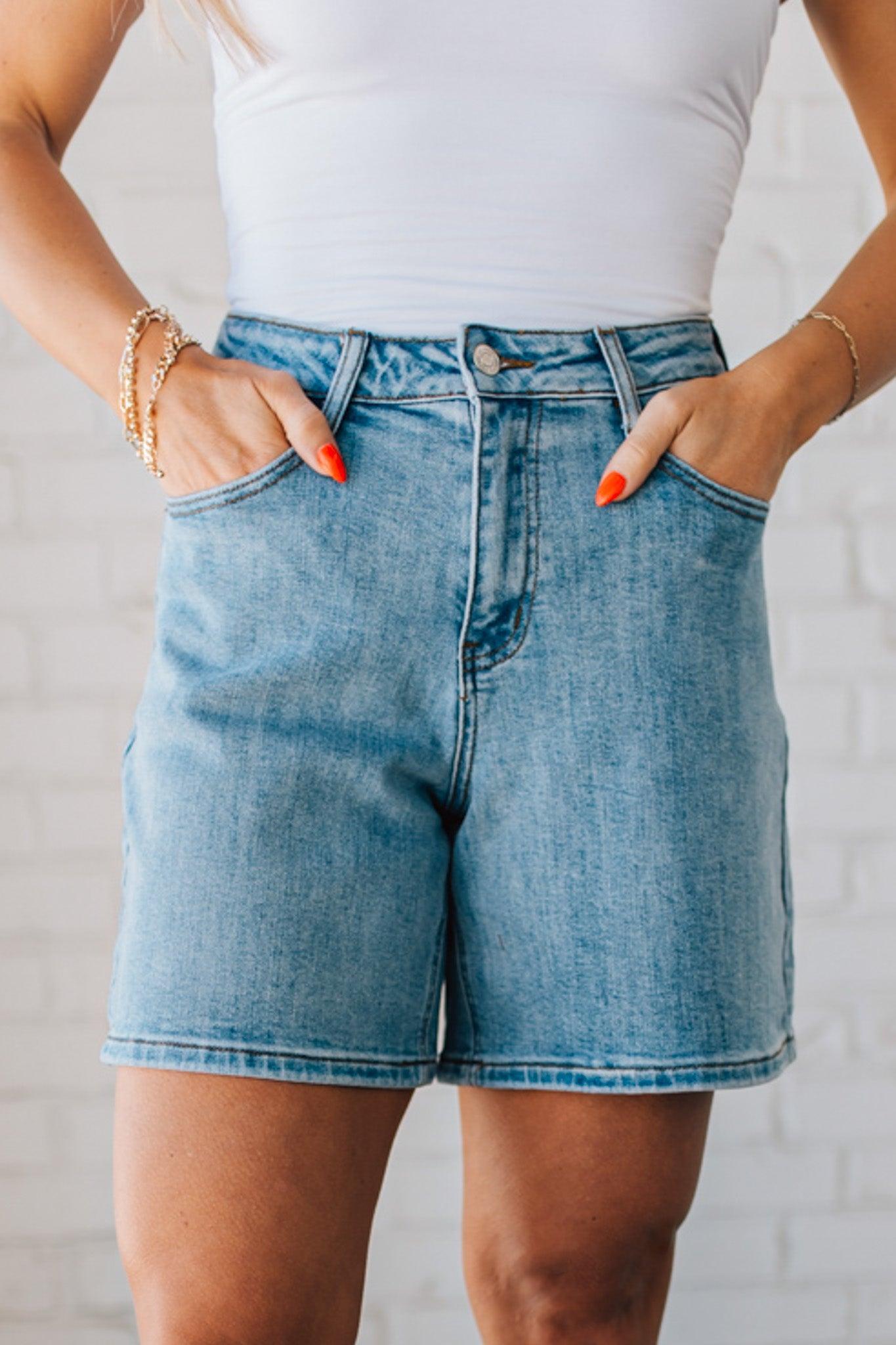WOMAN WEARING STRETCH BLEND HIGH WAIST BERMUDA DENIM MOM SHORTS.
