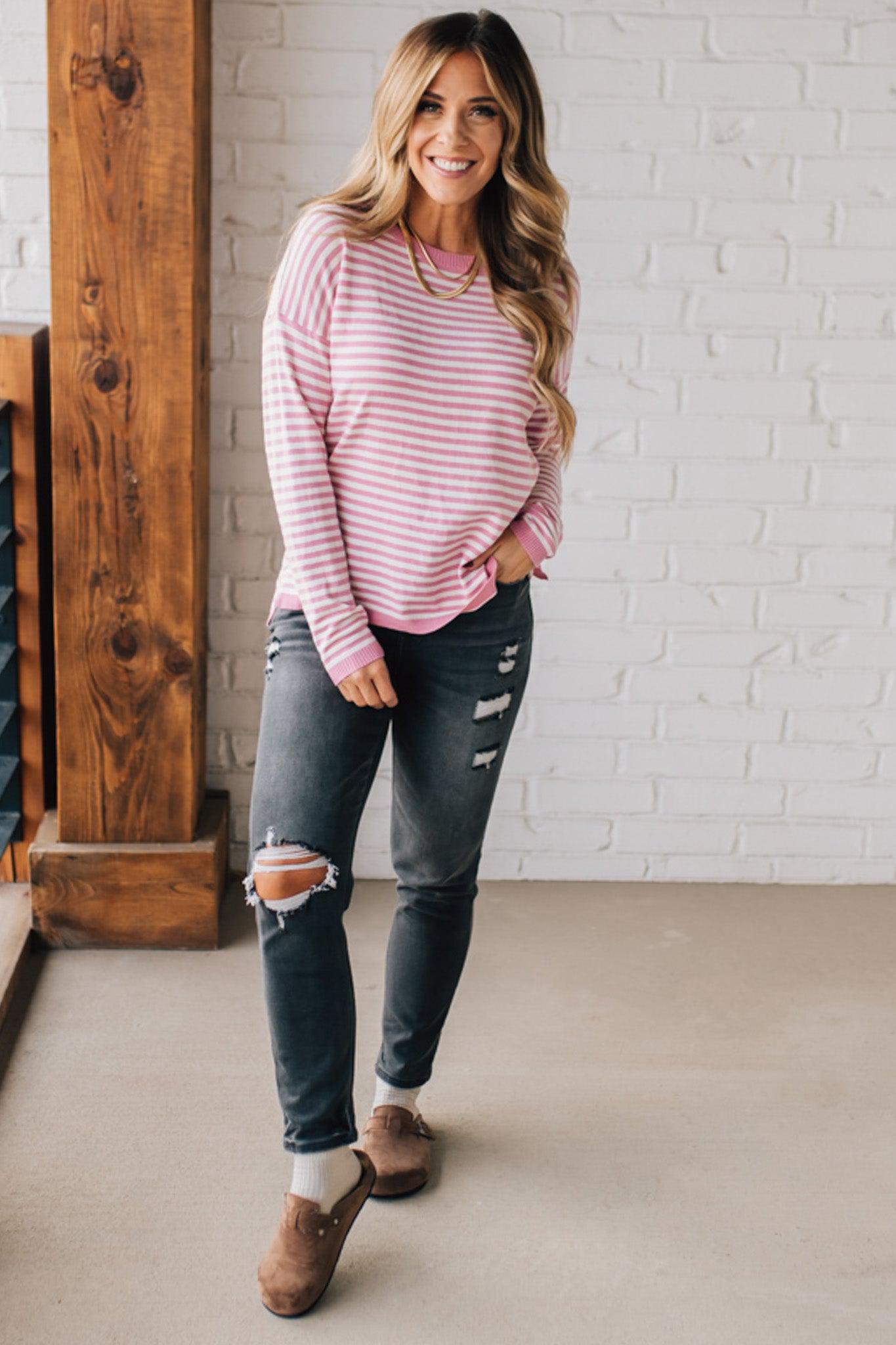 BLONDE WOMAN MODELING A LONG SLEEVE STRIPED LIGHTWEIGHT SWEATER WITH RIBBED SOLID COLORED NECKLINE AND SLEEVE CUFFS