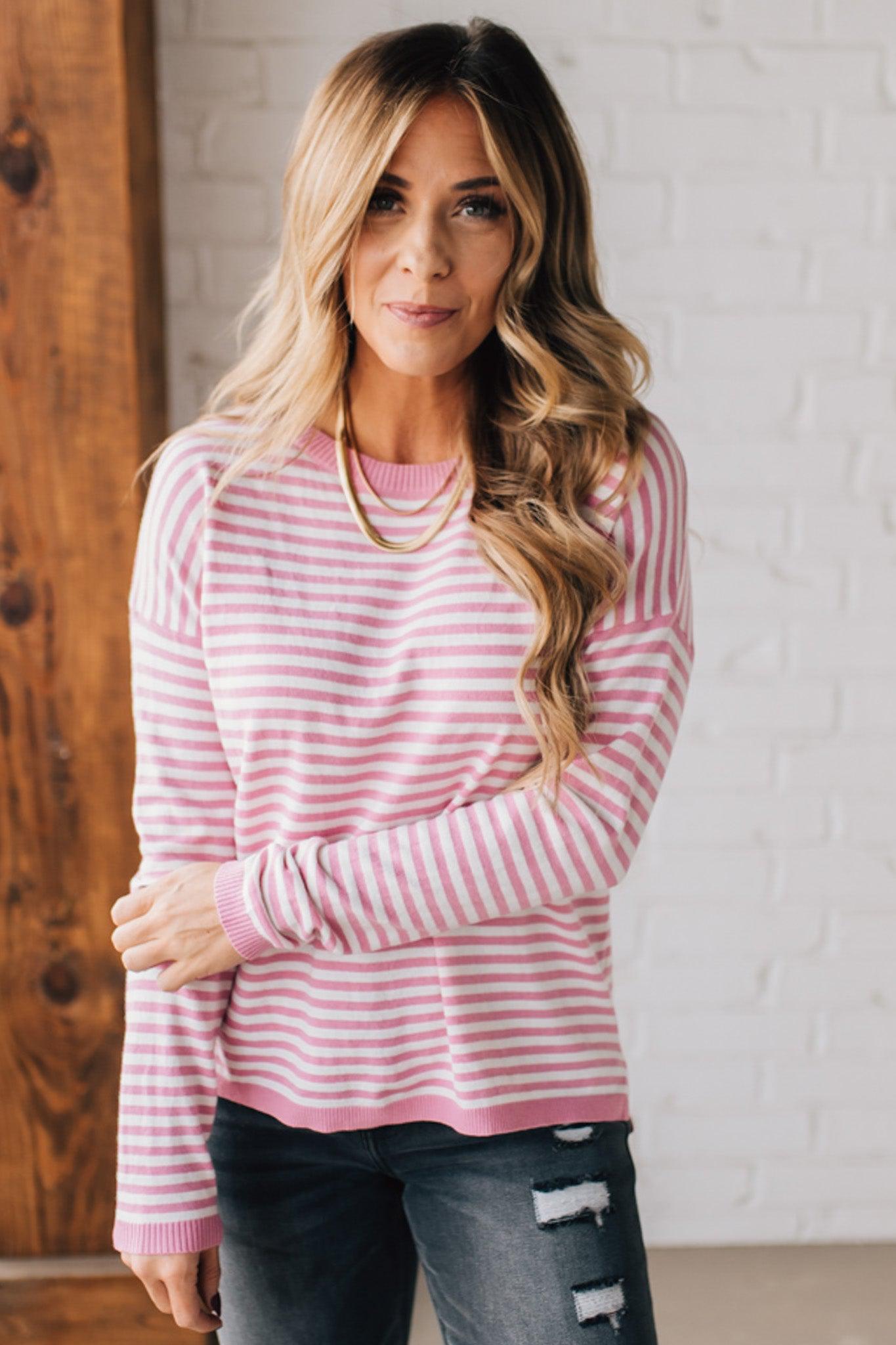 BLONDE WOMAN MODELING A LONG SLEEVE STRIPED LIGHTWEIGHT SWEATER WITH RIBBED SOLID COLORED NECKLINE AND SLEEVE CUFFS