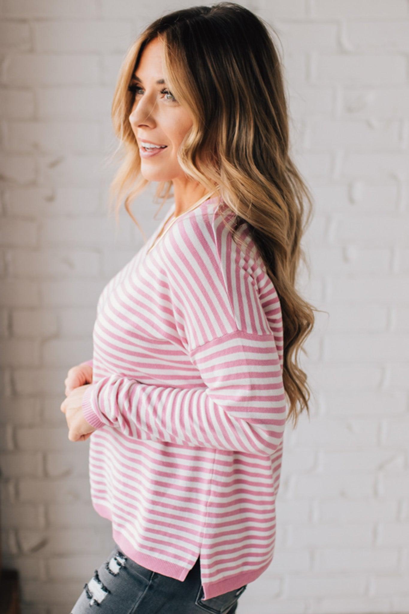BLONDE WOMAN MODELING A LONG SLEEVE STRIPED LIGHTWEIGHT SWEATER WITH RIBBED SOLID COLORED NECKLINE AND SLEEVE CUFFS
