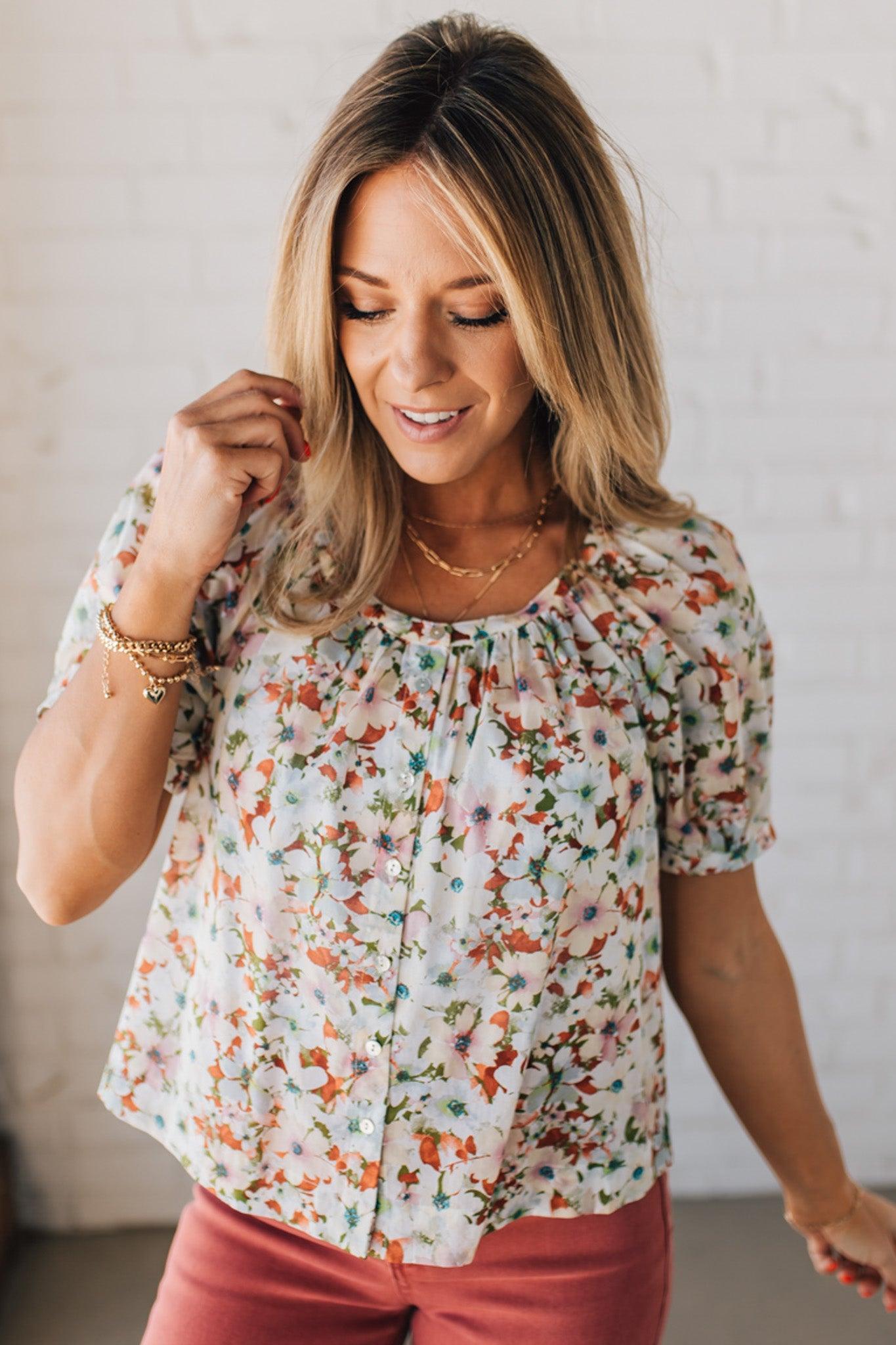 BLONDE WOMAN WEARING A FLORAL BOXY PUFF SLEEVE BUTTON UP TOP