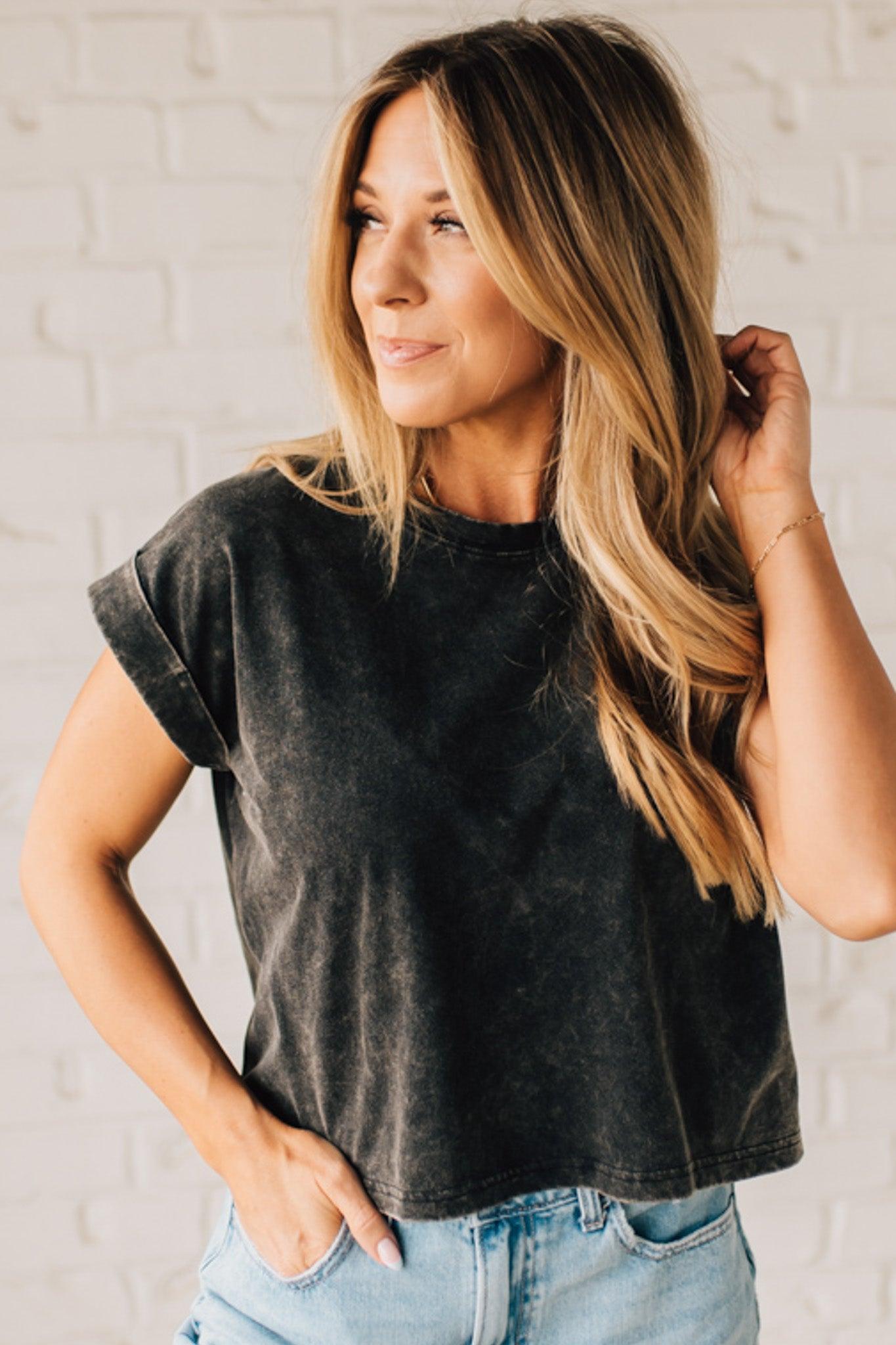 BLONDE WOMAN WEARING A MINERAL WASHED COTTON CUFFED SHORT SLEEVE TOP.