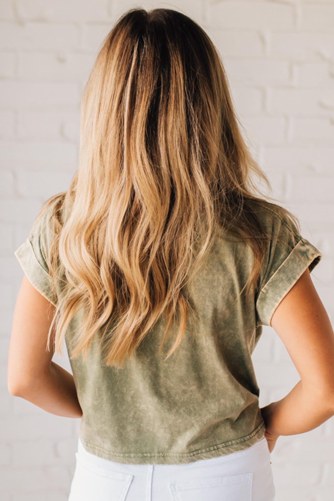 BLONDE WOMAN WEARING A MINERAL WASHED COTTON CUFFED SHORT SLEEVE TOP.