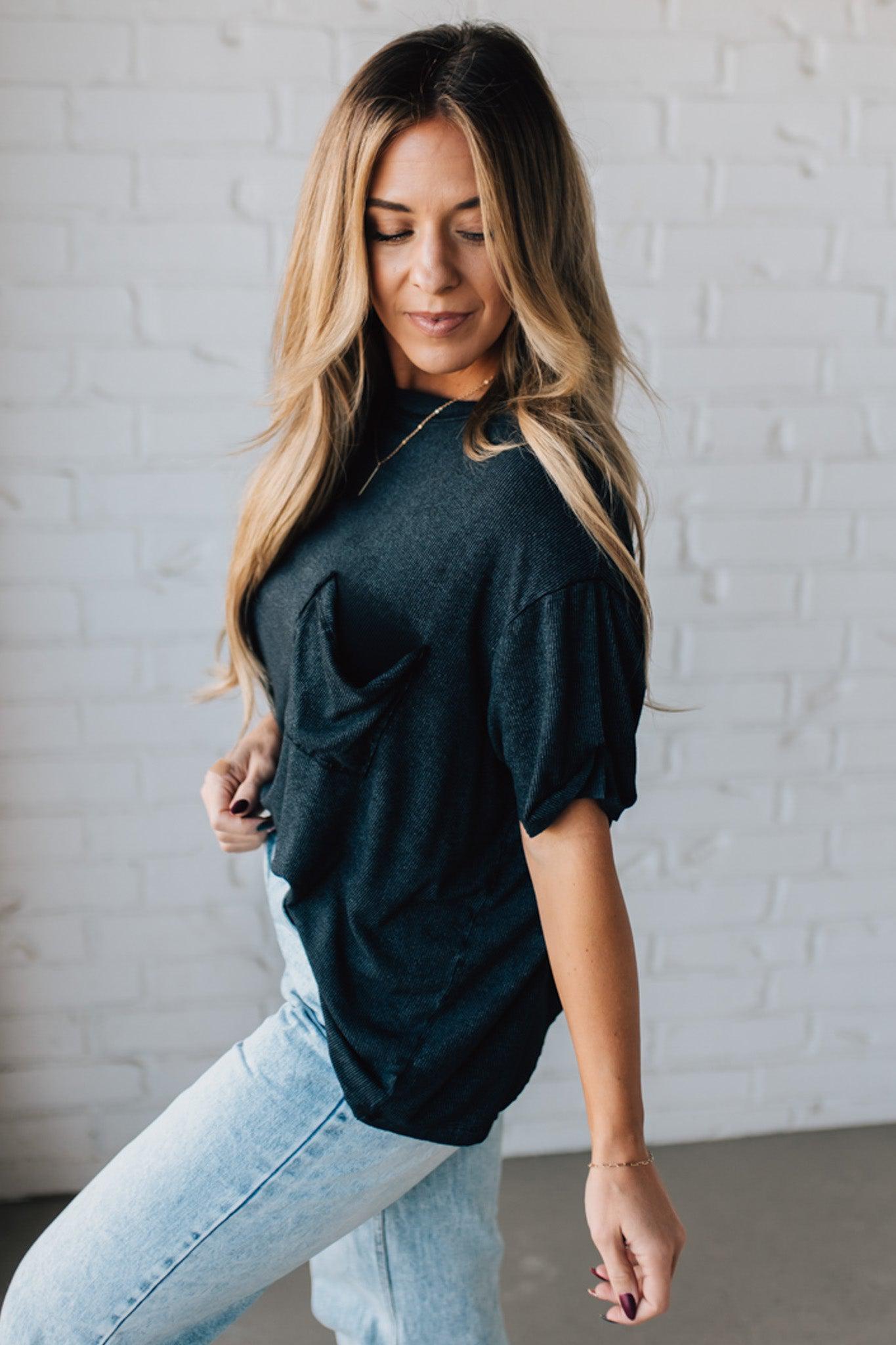 BLONDE WOMAN WEARING A SOLID MINERAL WASHED RIBBED CUFFED SHORT SLEEVE ROUND NECK TOP.