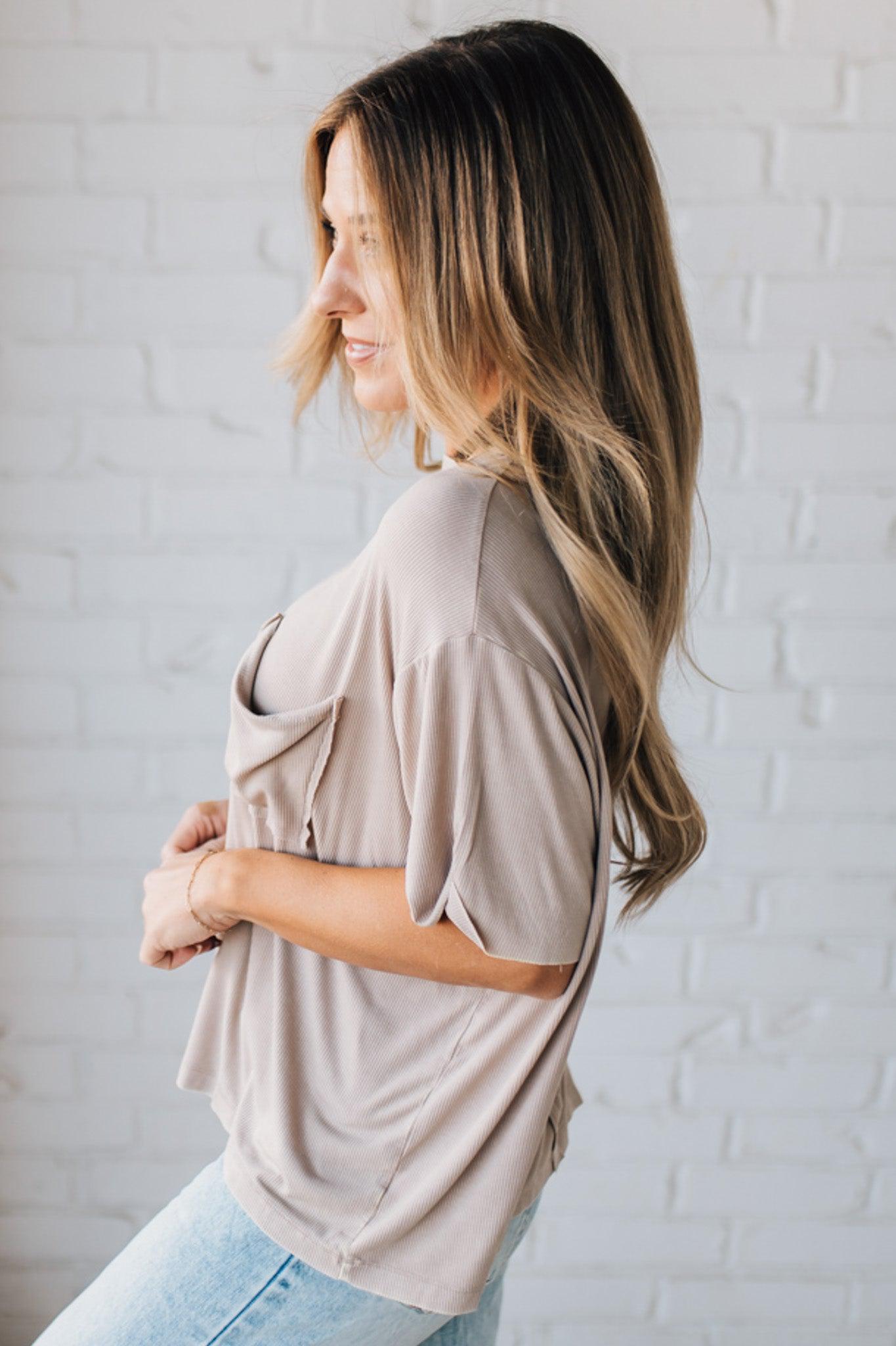 BLONDE WOMAN WEARING A SOLID MINERAL WASHED RIBBED CUFFED SHORT SLEEVE ROUND NECK TOP.