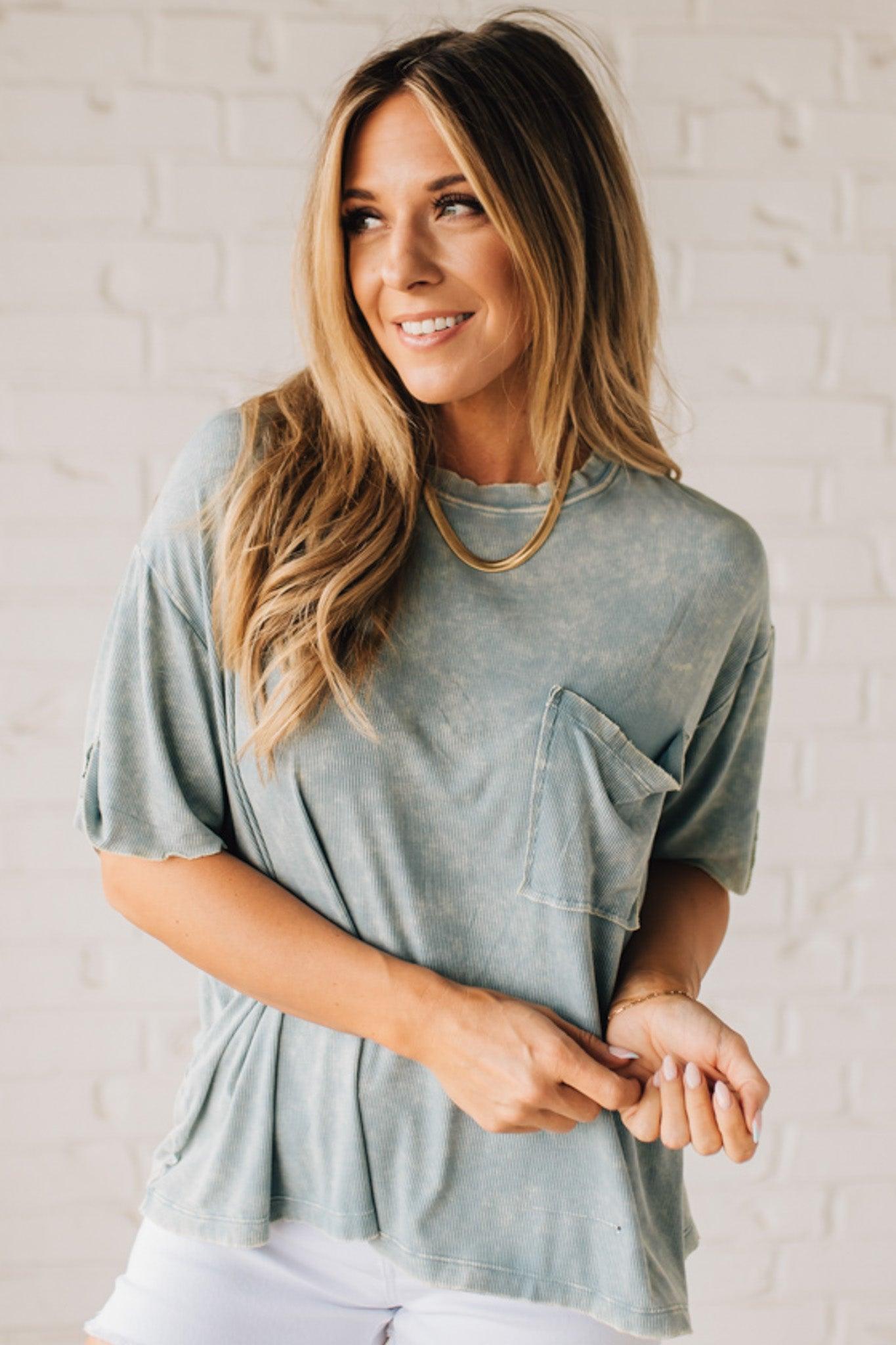 BLONDE WOMAN WEARING A SOLID MINERAL WASHED RIBBED CUFFED SHORT SLEEVE ROUND NECK TOP.