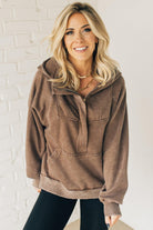 BLONDE WOMAN WEARING A SOLID COLOR ACID WASH FLEECE OVERSIZED 1/4 ZIP KANGAROO POCKET HOODIE.