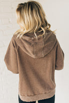 BLONDE WOMAN WEARING A SOLID COLOR ACID WASH FLEECE OVERSIZED 1/4 ZIP KANGAROO POCKET HOODIE.