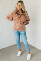 BLONDE WOMAN WEARING A SOLID COLOR ACID WASH FLEECE OVERSIZED 1/4 ZIP KANGAROO POCKET HOODIE.