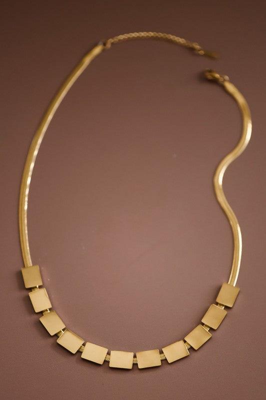 Gold necklace is hypoallergenic, waterproof, fade-resistant, and tarnish-resistant, ensuring its beauty lasts for years. Perfect for everyday wear or special occasions.
