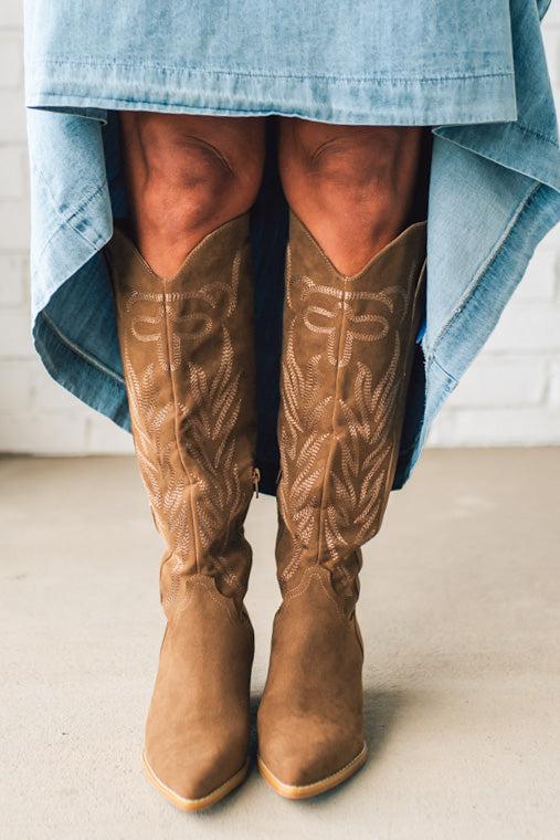 Women's Western Embroidered Pointed Toe Boots with Sde Zipper.