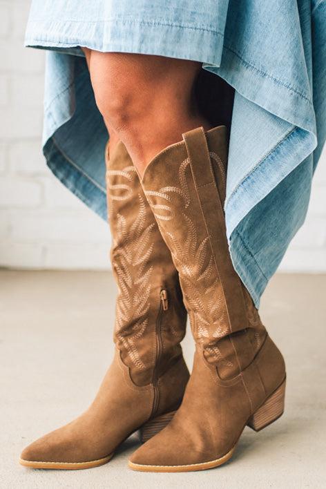 Women's Western Embroidered Pointed Toe Boots with Sde Zipper.
