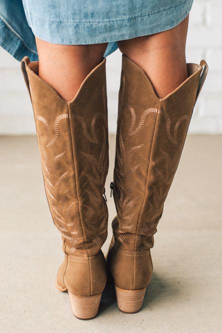 Women's Western Embroidered Pointed Toe Boots with Sde Zipper.