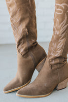 Women's Western Embroidered Pointed Toe Boots with Sde Zipper.