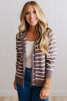 BLONDE WOMAN IN A BRIGHTLY LIT STUDIO WEARING A CREAM TANK AND DARK JEANS SHOWING A OUTSEAMED, LONG SLEEVE, FUZZY, CREW NECK STRIPED BUTTON DOWN SWEATER CARDIGAN IN CHOCOLATE MOCHA.
