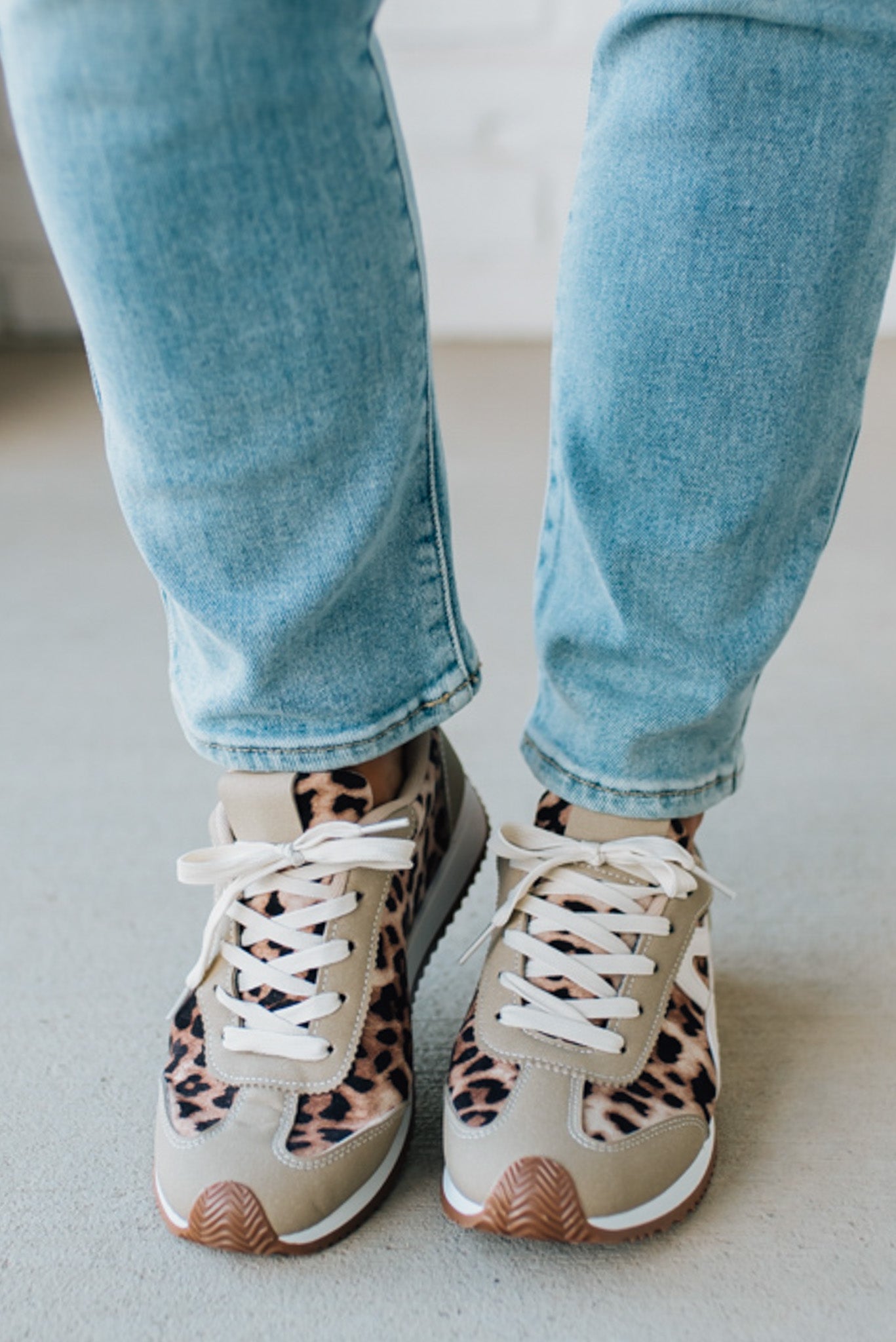 Womens Leopard Swoosh Line Design Gum Sole Sneakers