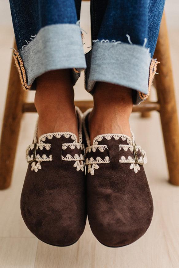 Texture, with a twist. The Coco features a woven tweed upper with a statement buckle detail, set in an easy mule silhouette. Crafted from atelier-selected materials and finished with our signature DreamCloud cushioned sole, it's a cozy statement that still feels elevated.