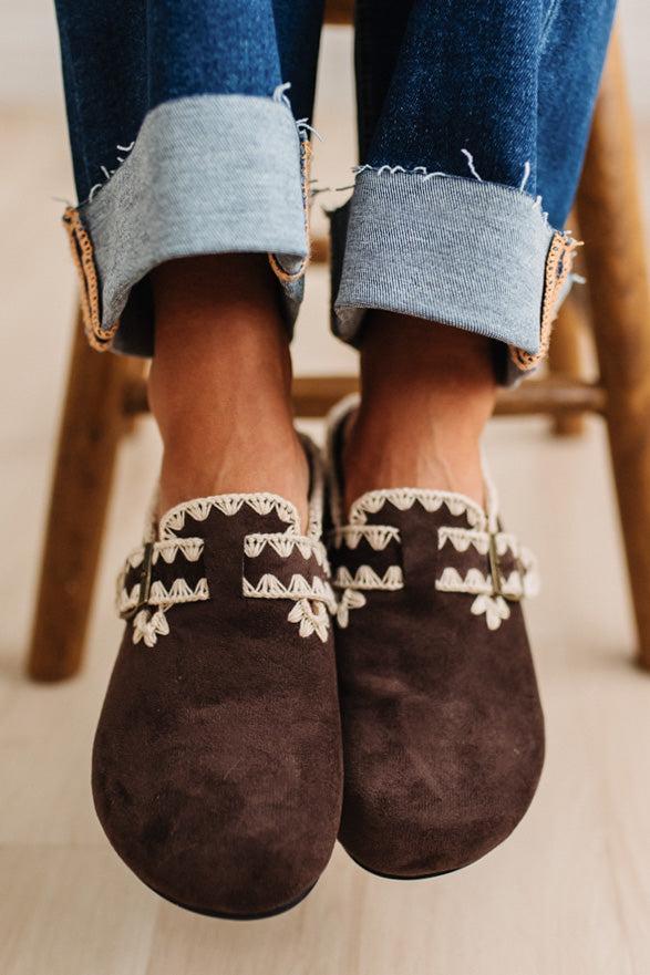 Texture, with a twist. The Coco features a woven tweed upper with a statement buckle detail, set in an easy mule silhouette. Crafted from atelier-selected materials and finished with our signature DreamCloud cushioned sole, it's a cozy statement that still feels elevated.