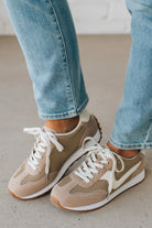 Training Stripe Sneakers with camel rubber sole contrast and white laces