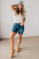 BLONDE WOMAN WEARING A STRIPE CONTRAST TRIMMED, PUFF SHORT SLEEVE, DOTTED STRIPE TOP IN WHITE AND RED.