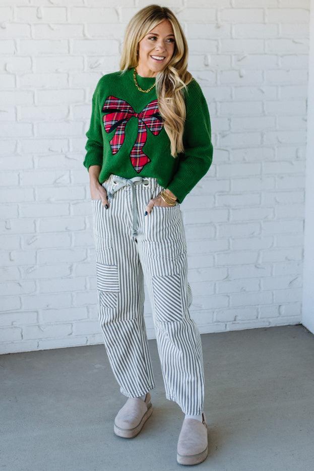 BLONDE WOMAN WEARING CHECKERED PLAID BIG RIBBON CHRISTMAS HOLIDAY LOOSE FIT SWEATER PULL OVER TOP