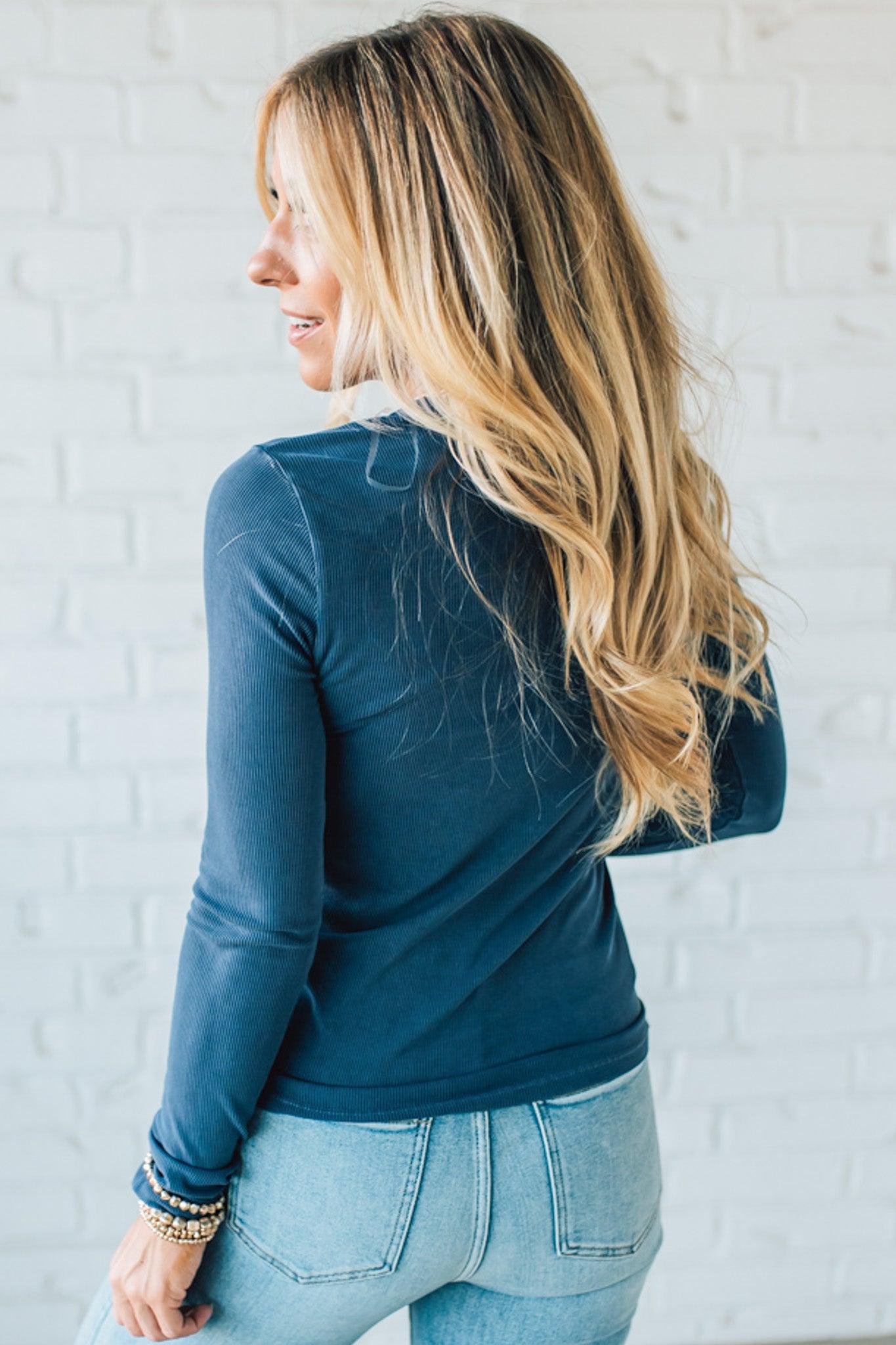 Blonde Woman Wearing A Solid Washed Basic Scoop Neck Ribbed Tee.