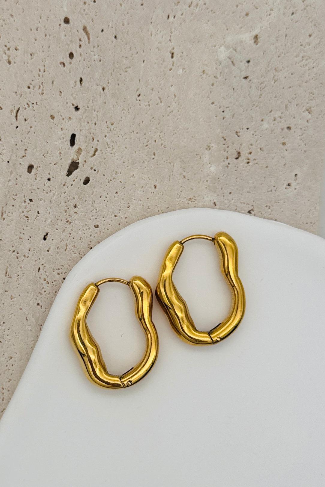 18K Gold Non-Tarnish Oval Hoop Earring