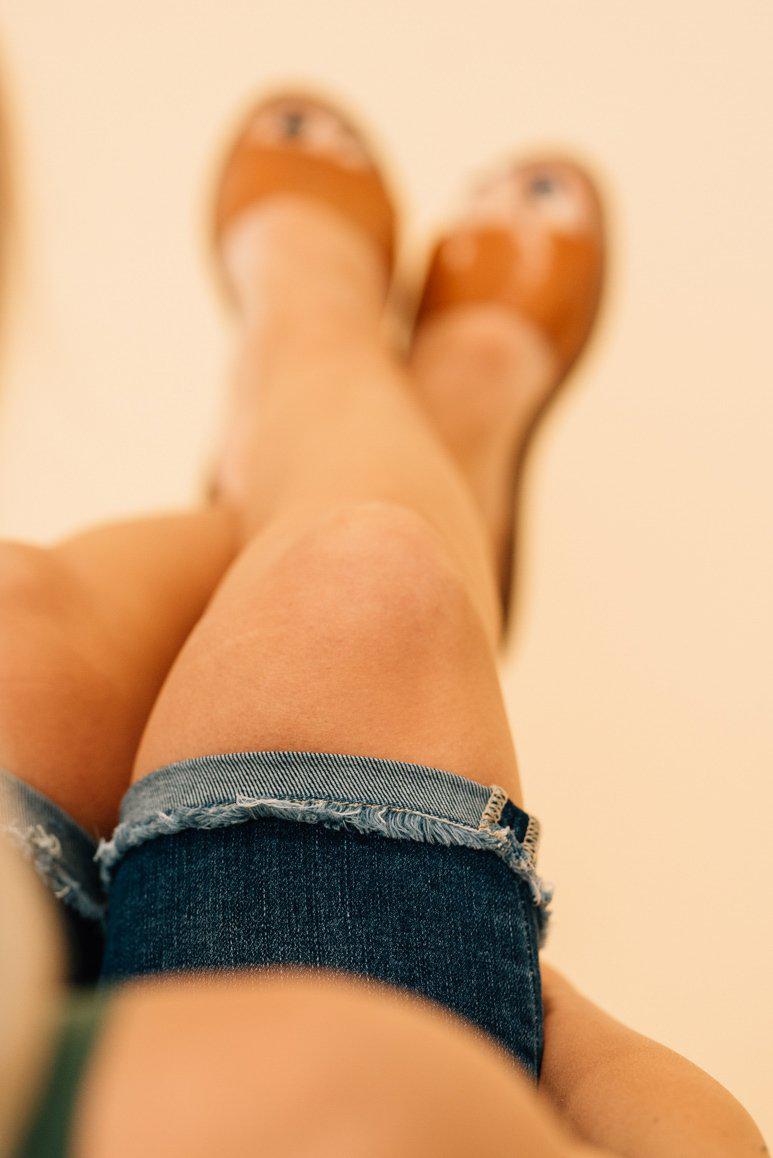 cute frayed shorts for moms