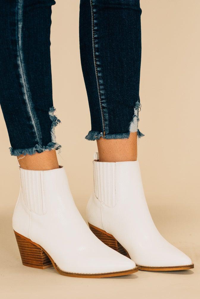 Buy Delize Womens White Chelsea Boots Online